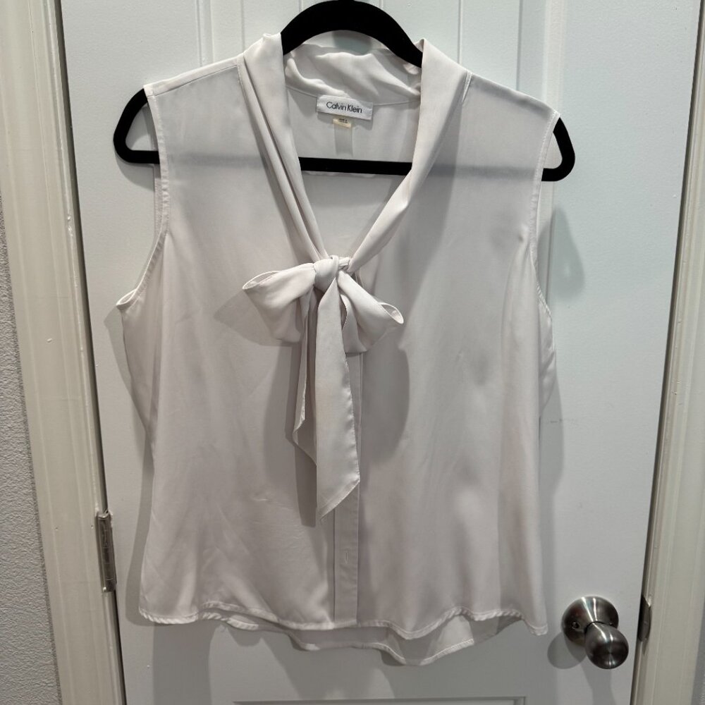 Women's Calvin Klein White Sleeveless Blouse with Bow